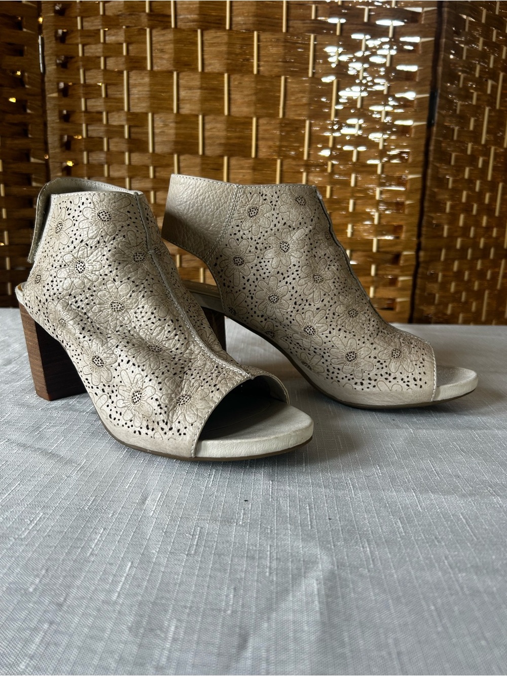 Peep Toe Leather Booties EU 40 Laser Cut Floral Block Heel Boho L’Artiste